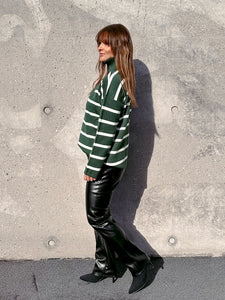 Gestreifter Pullover mit Kragen