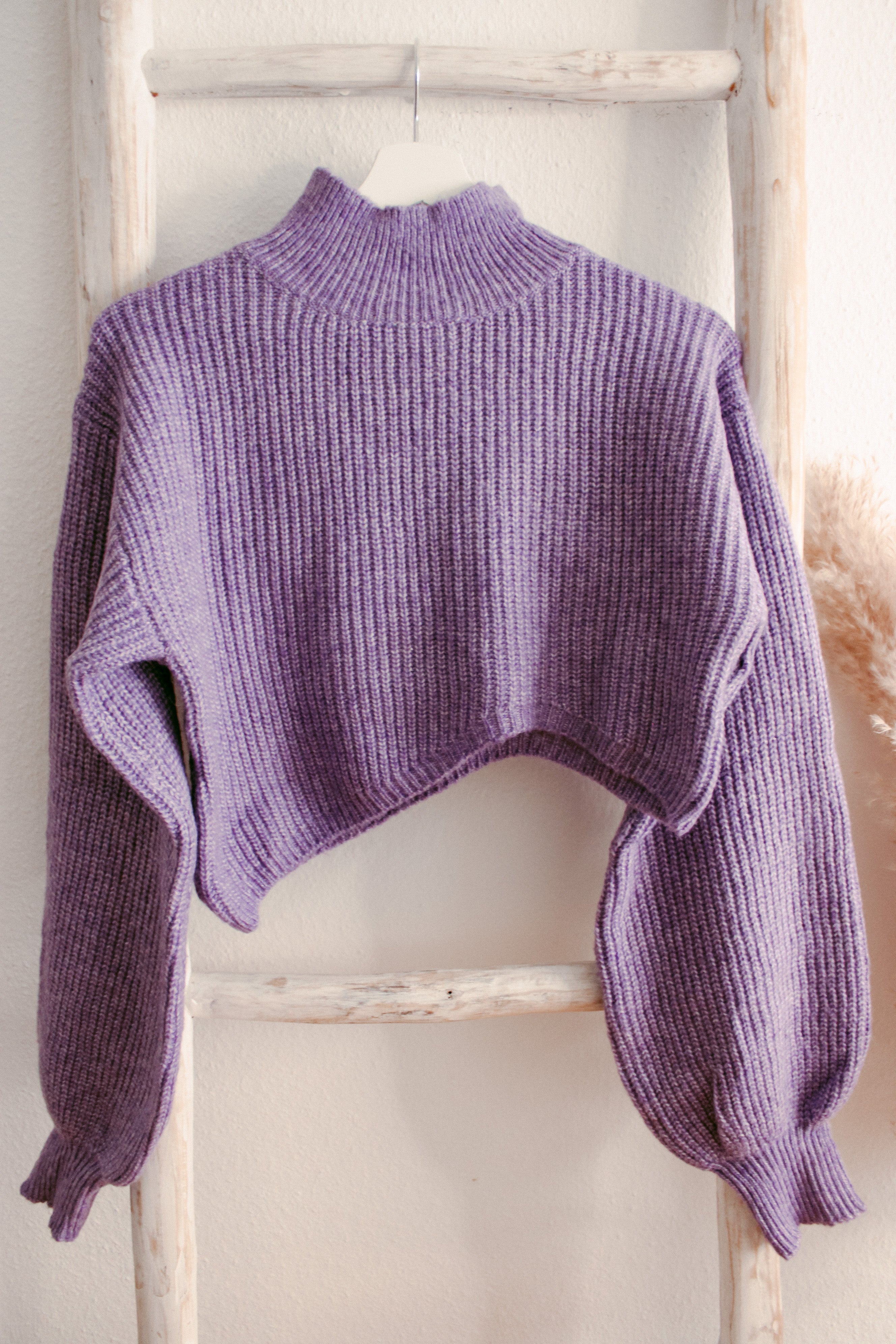 Asymmetrischer Crop-Strickpullover