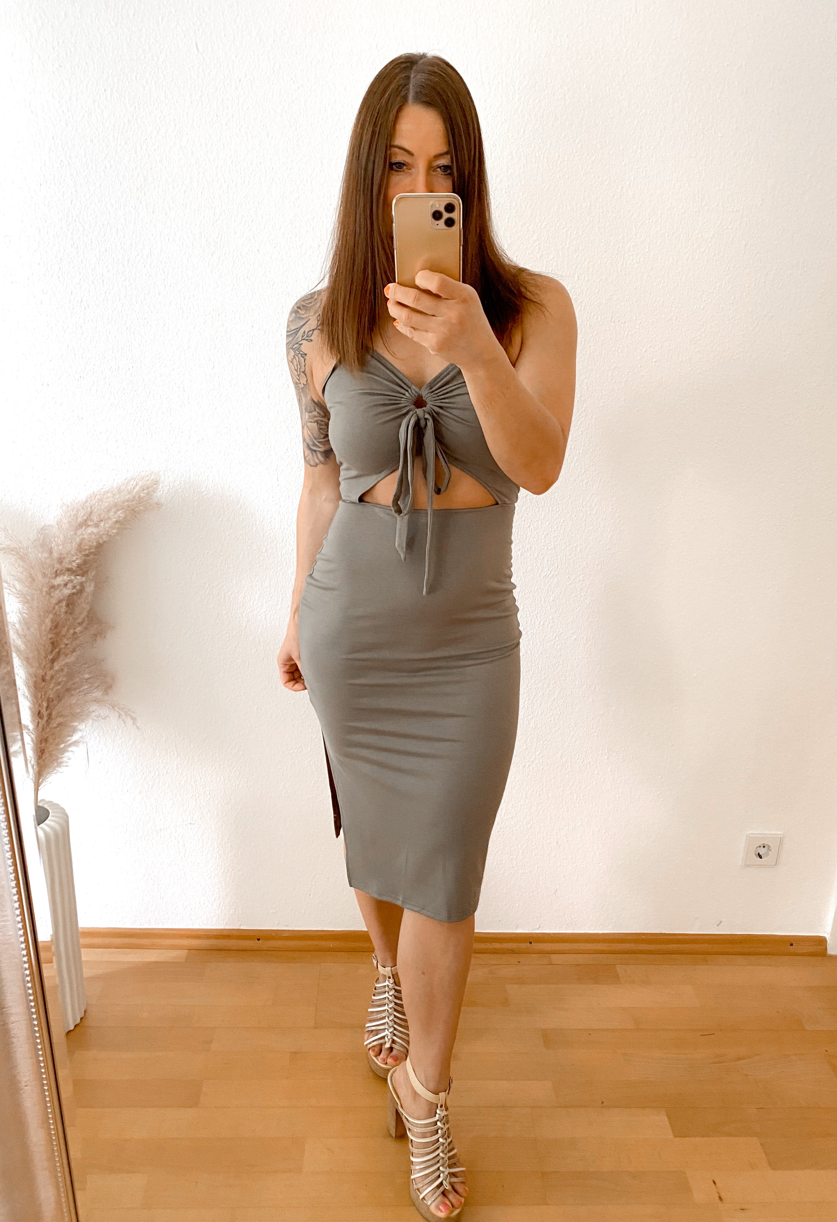 Kleid mit CutOut