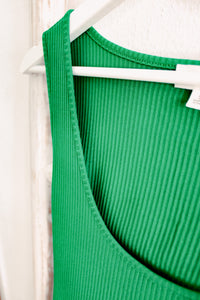 Geripptes Midi-Strickkleid